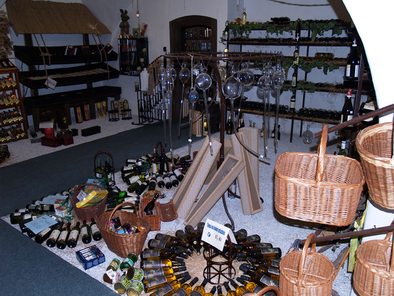 Vinotéka s ochutnávkou vín Vinotéka s ochutnávkou vín