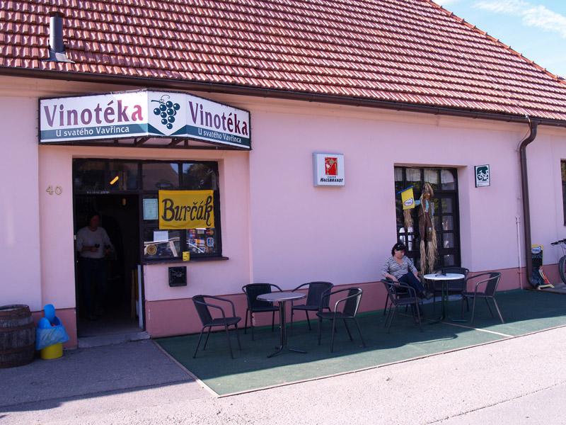 Vinotéka s moravským sklepem v srdci Slovácka Vinotéka s moravským sklepem v srdci Slovácka